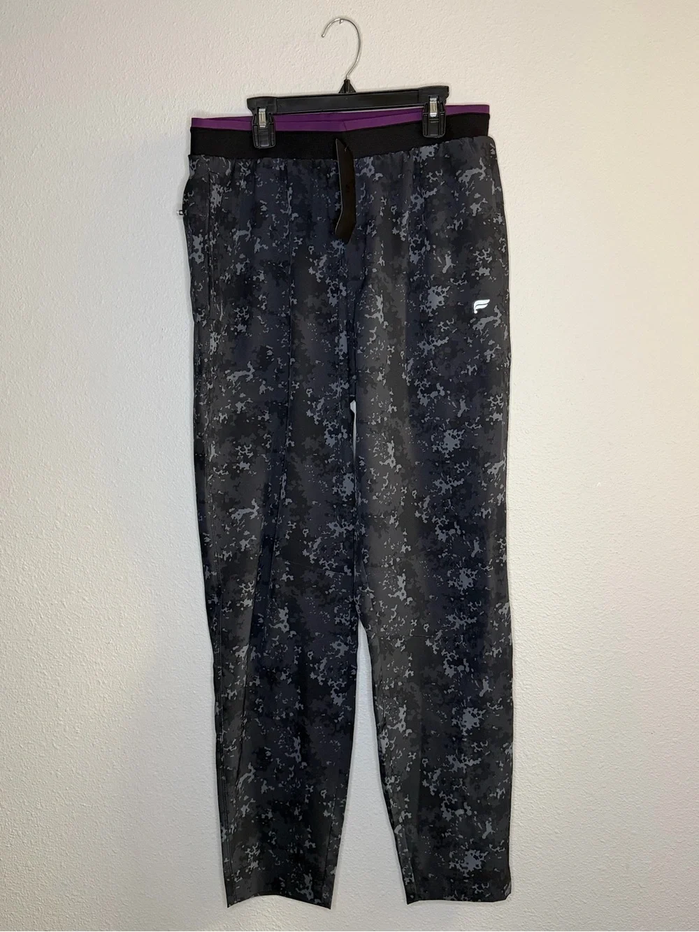 Fabletics Mens The Fundamental Pant  Black Camo Joggers Medium NWT